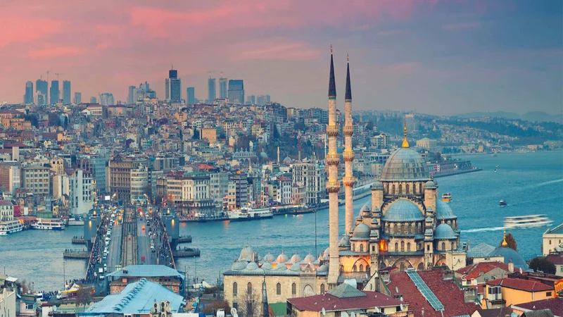 عکس مسجد جدید کنار پل گالاتا و آب&zwnj;های شاخ&zwnj;طلایی&nbsp;